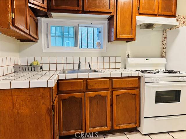 Los Angeles, CA 90044,1037 W 98th Street
