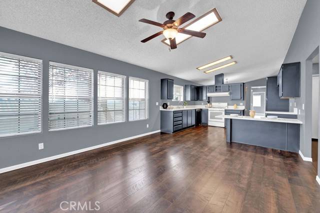 Tehachapi, CA 93561,21276 White Pine Dr #16