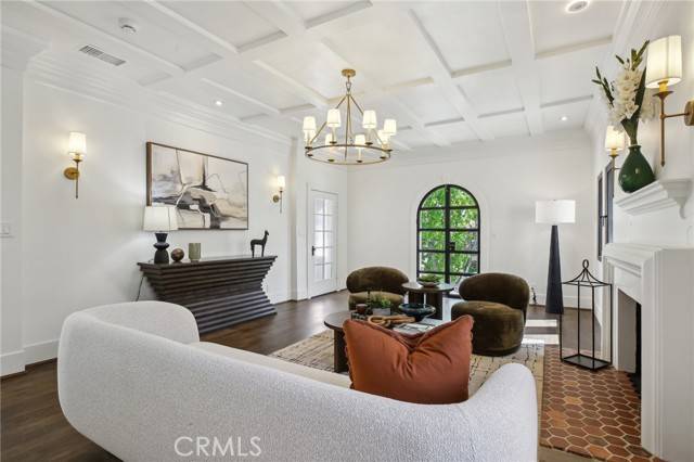 Los Angeles, CA 90048,6371 W 6th Street
