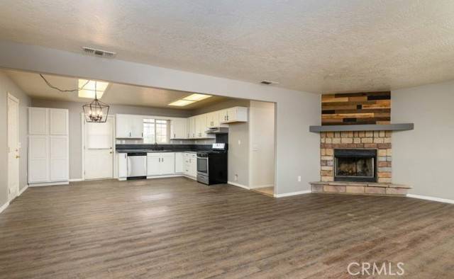 Apple Valley, CA 92307,16038 Dale Evans Pkwy