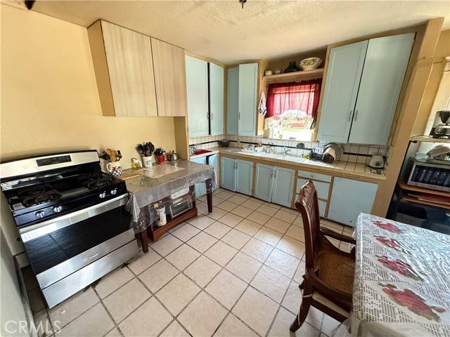 Santa Ana, CA 92701,926 S Orange Avenue