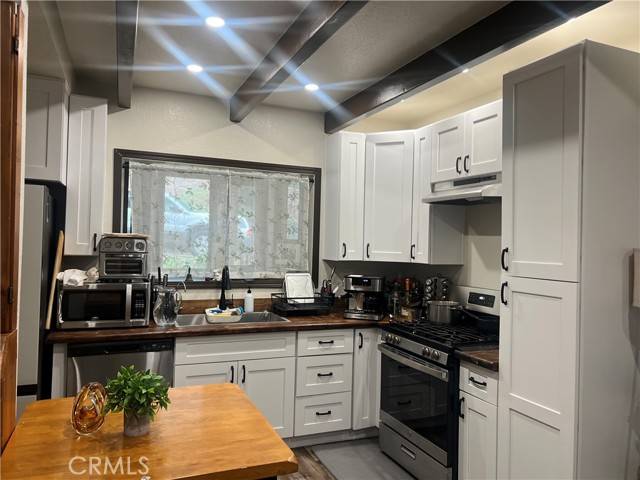 Crestline, CA 92325,23878 Lakeview Drive