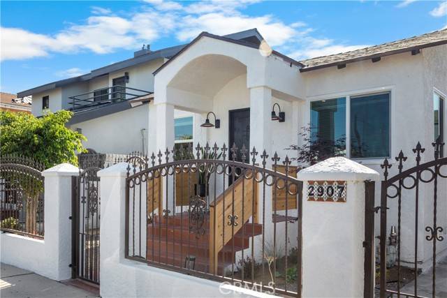 Los Angeles, CA 90016,2907 S Ridgeley Drive