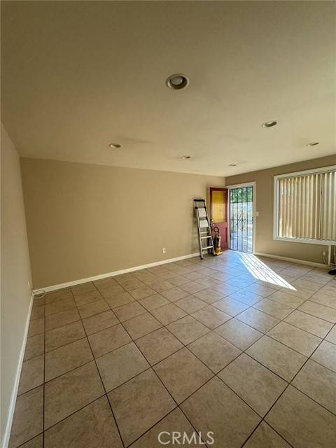 Riverside, CA 92503,4719 Jackson Street #20