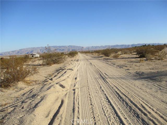 29 Palms, CA 92277,1275 Decker