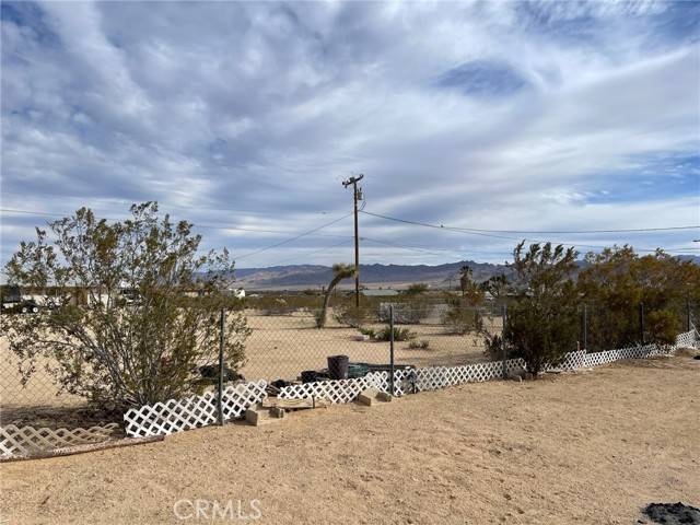 Joshua Tree, CA 92252,4555 Avenida La Candela