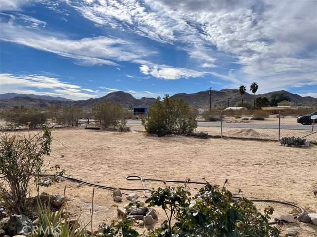 Joshua Tree, CA 92252,4555 Avenida La Candela