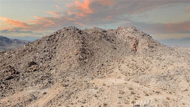 Joshua Tree, CA 92252,8490 Uphill Road