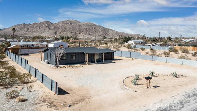 Joshua Tree, CA 92252,4726 Avenida La Flora Desierta