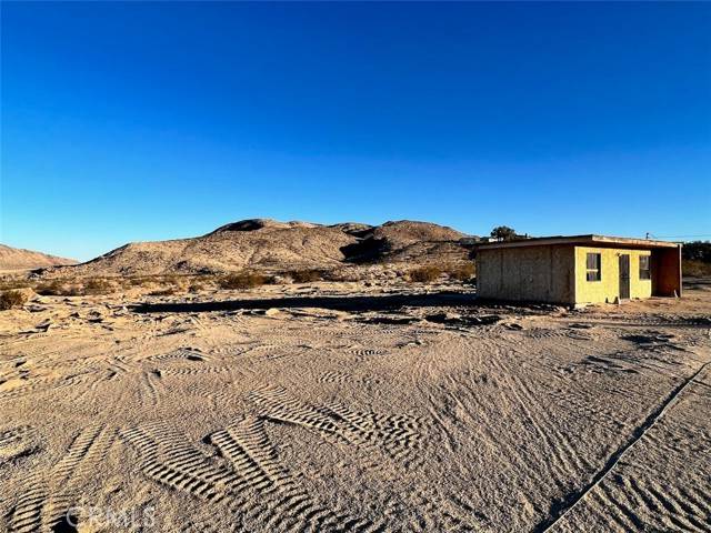 Landers, CA 92285,3819 Shawnee Trail