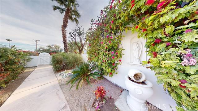 Palm Springs, CA 92262,370 W Sunview Avenue