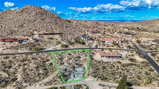 Yucca Valley, CA 92284,57489 Bandera