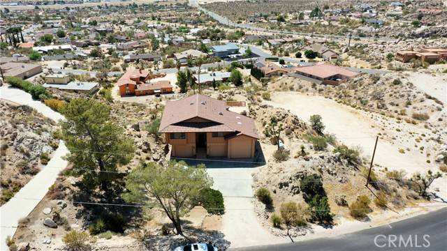 Yucca Valley, CA 92284,57443 Buena suerta