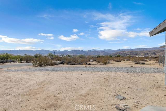 Joshua Tree, CA 92252,4588 Avenida La Flora Desierta