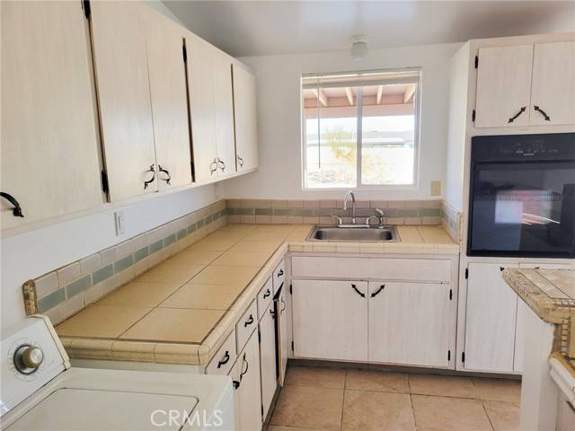 29 Palms, CA 92277,71578 Juanita Drive