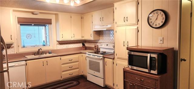 Yucca Valley, CA 92284,54999 Martinez #30