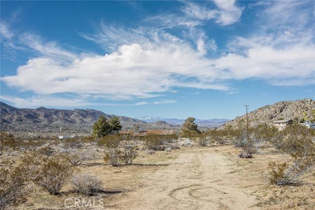 Joshua Tree, CA 92252,8776 Uphill
