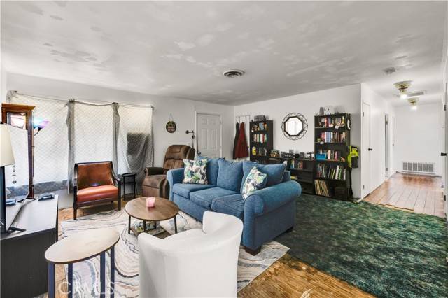 Joshua Tree, CA 92252,4805 Avenida La Mirada