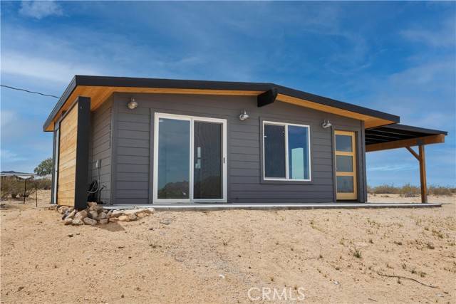 Landers, CA 92285,57628 Pine Street