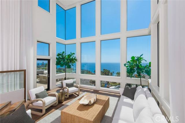 Laguna Beach, CA 92651,2492 Glenneyre Street