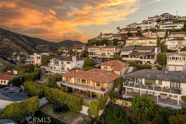 Laguna Beach, CA 92651,517 Emerald Bay