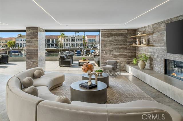 Newport Beach, CA 92660,433 Harbor Island Drive