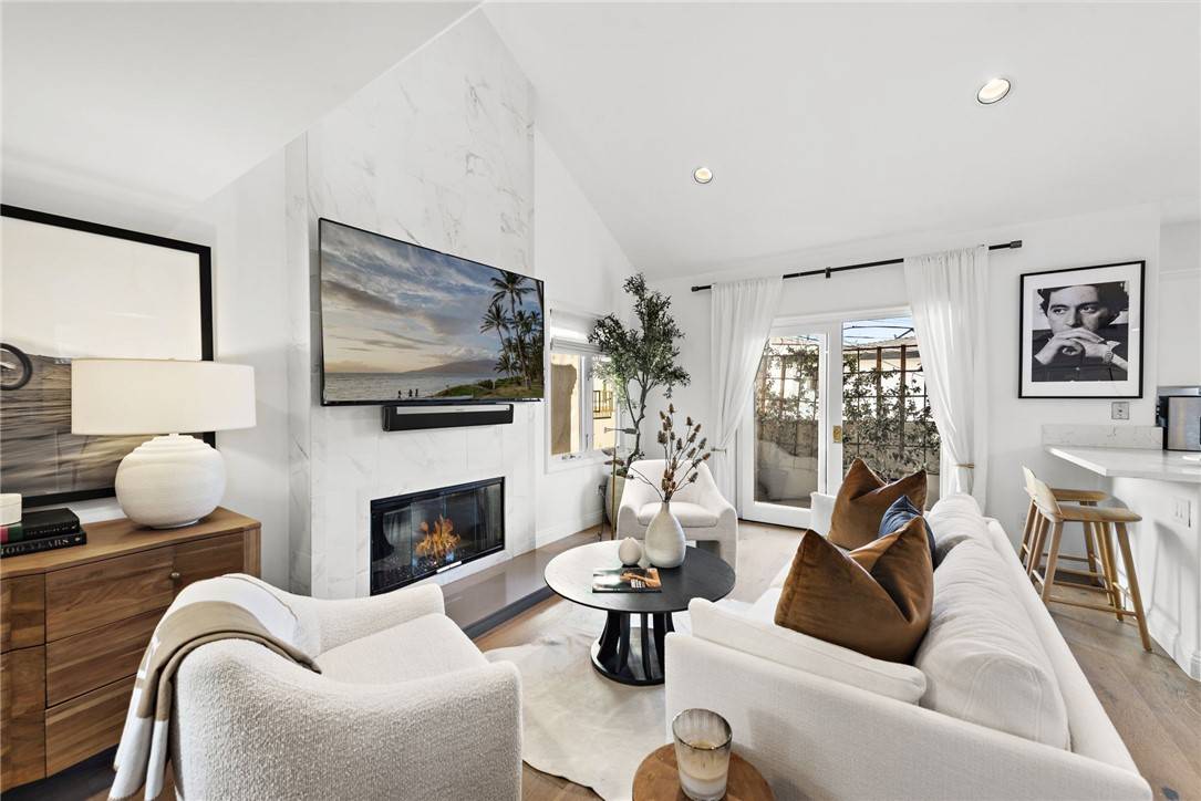 Corona Del Mar, CA 92625,718 Marguerite Avenue