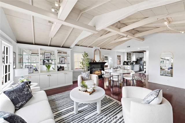 Laguna Beach, CA 92651,1056 Glenneyre Street