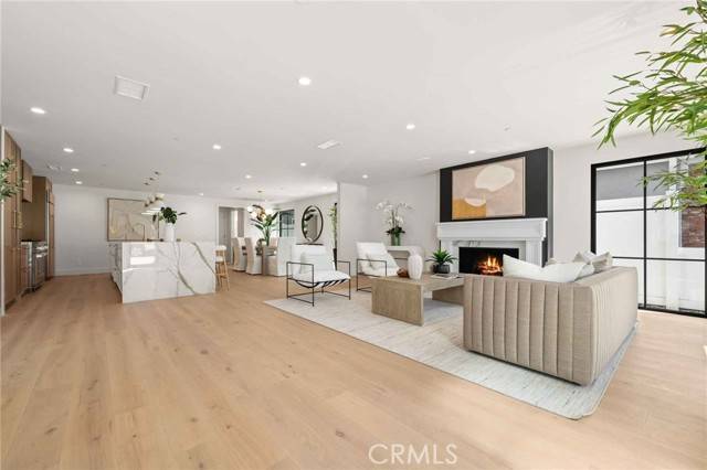 Newport Beach, CA 92662,214 Abalone Avenue