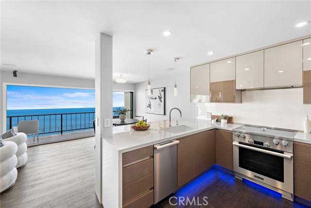 Laguna Beach, CA 92651,31423 S Coast Hwy #22