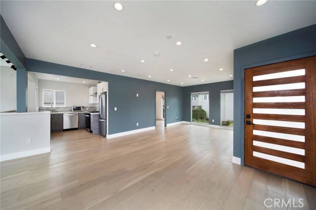 Newport Beach, CA 92663,305 La Jolla Drive