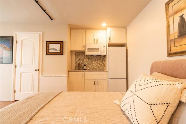 Laguna Beach, CA 92651,327 Third Street #V