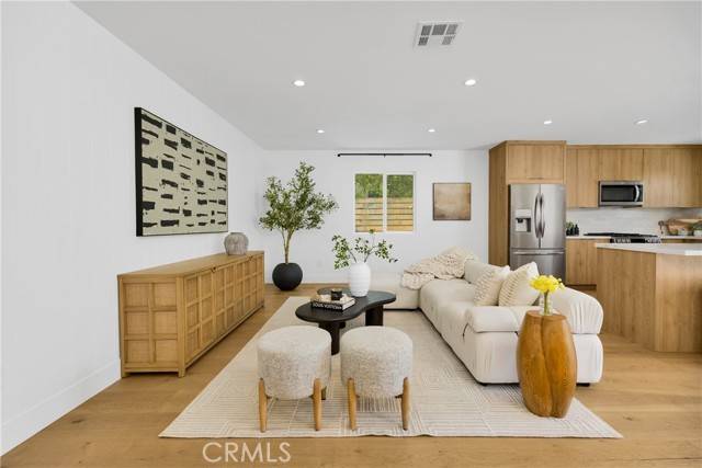 Los Angeles, CA 90045,6334 W 80th Place