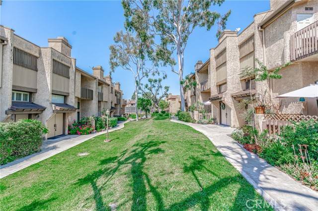 Montebello, CA 90640,546 Jay Court #11