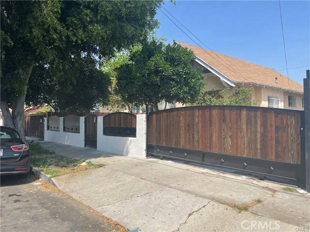 Los Angeles, CA 90011,793 E 47