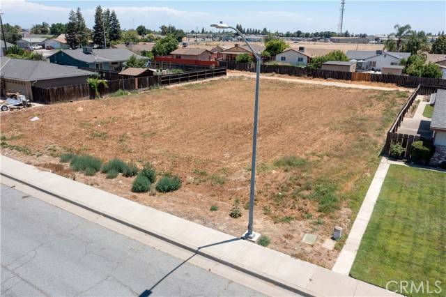 Livingston, CA 95334,612 East