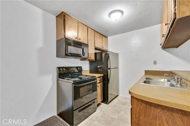 Tustin, CA 92780,17552 Vandenberg Lane #8