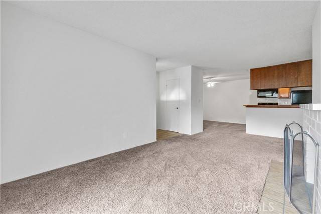 Tustin, CA 92780,17552 Vandenberg Lane #8