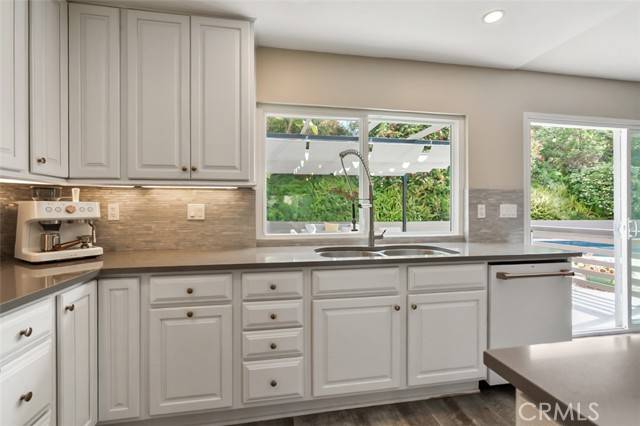 Encinitas, CA 92024,729 Crest Drive