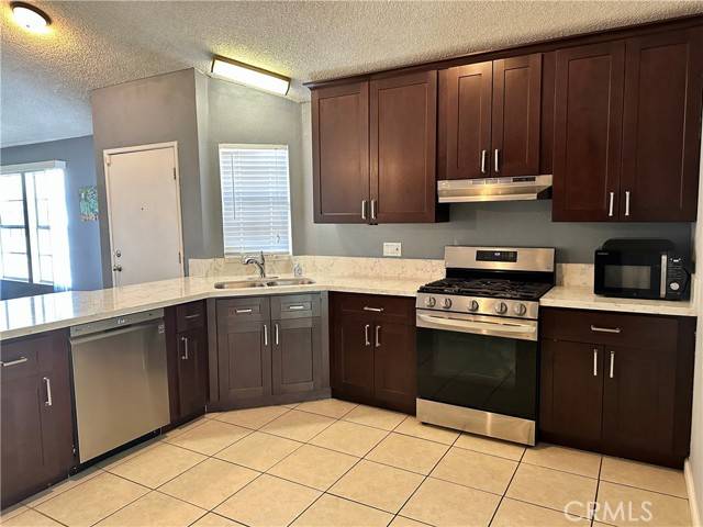 Colton, CA 92324,983 Orchard Lane