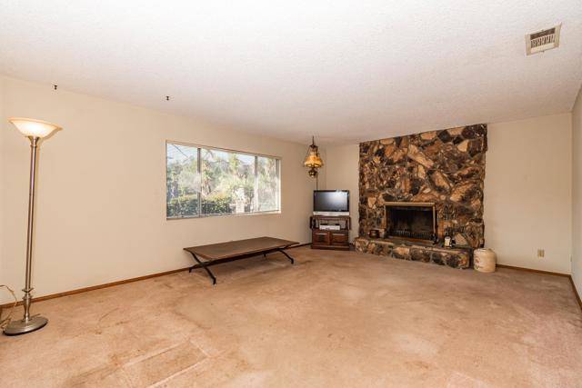 Escondido, CA 92025,20723 Viento Valle