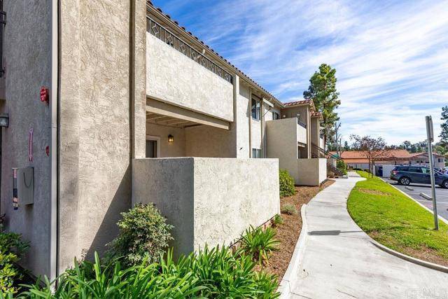 La Mesa, CA 91942,5425 Lake Murray Blvd #11