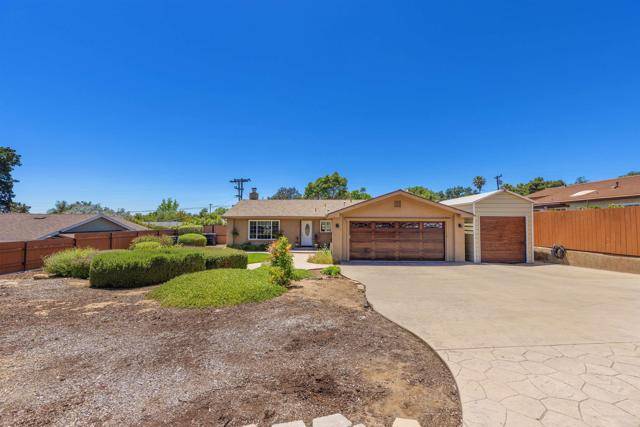 Fallbrook, CA 92028,952 KNOLL PARK LN