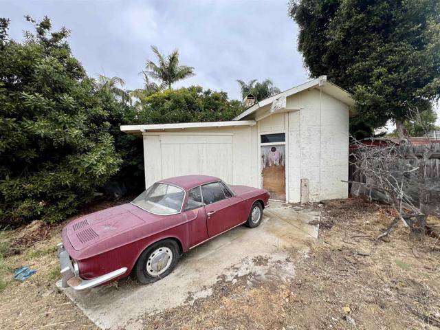 Encinitas, CA 92024,636 Ezee St