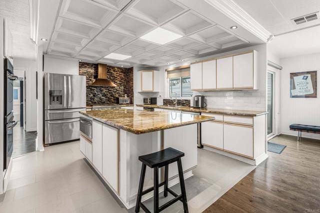 Carlsbad, CA 92011,7236 San Benito #355