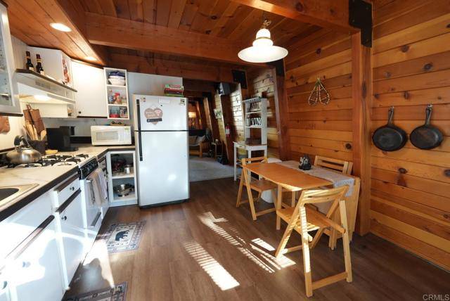 Sugarloaf, CA 92386,206 Cedar Ln
