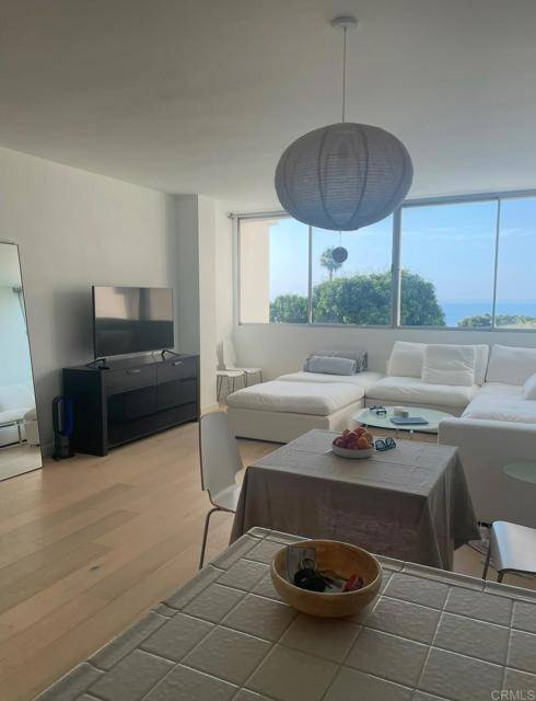 Pacific Palisades, CA 90272,17352 W Sunset Boulevard #D204