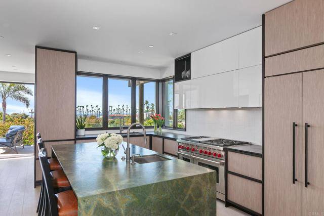 La Jolla, CA 92037,2045 Lowry Place