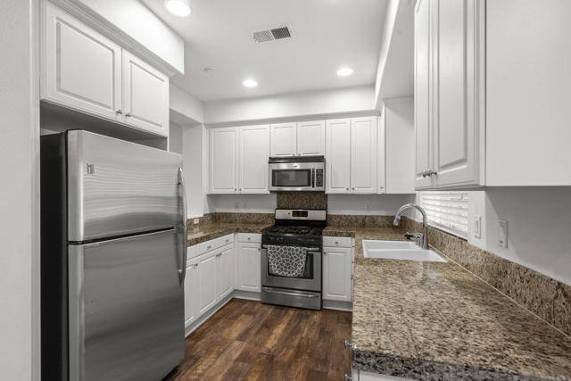 Oceanside, CA 92056,4372 Pacifica Way #2