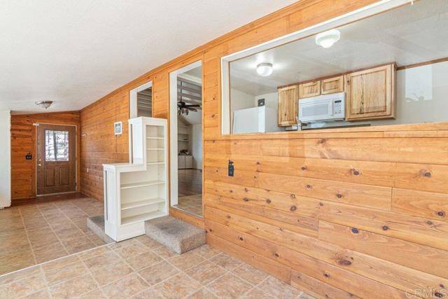 Rimforest, CA 92378,1211 Bridal Path